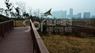 云南大理湖泊公园木塑地板